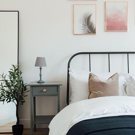 Stylish 2 Bedroom Flat In Ilford, London Luaran gambar