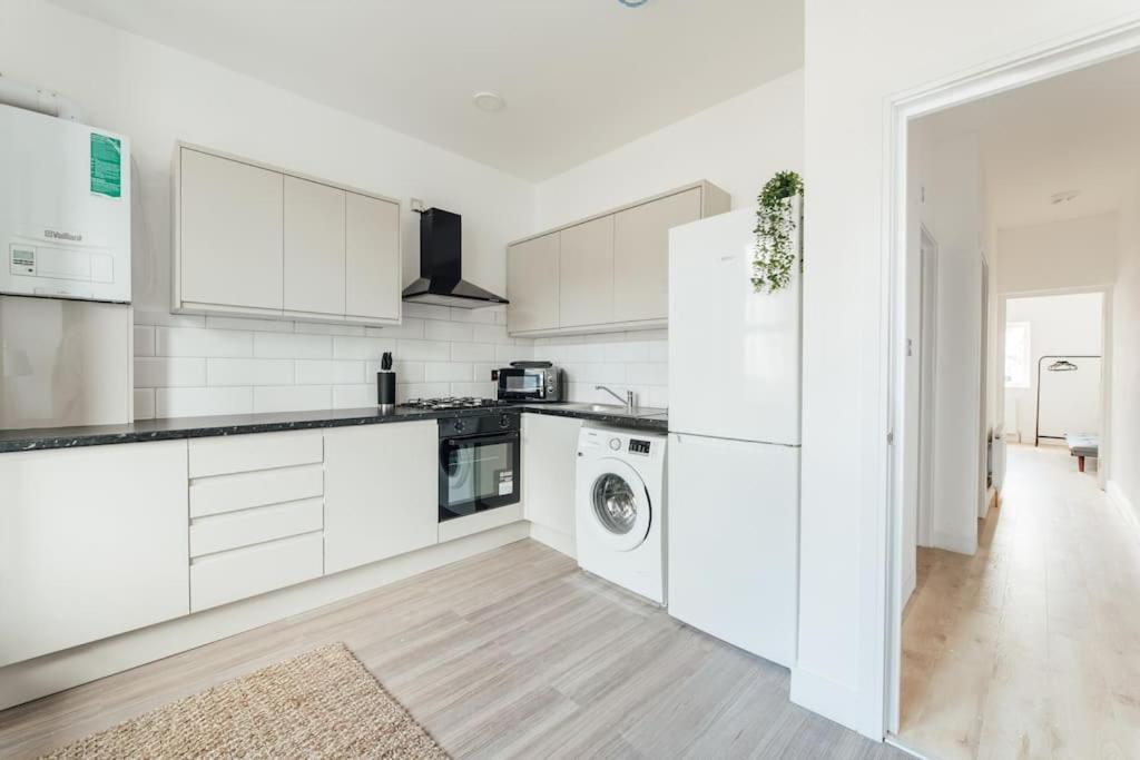 Stylish 2 Bedroom Flat In Ilford, London Luaran gambar
