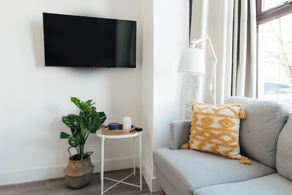 Stylish 2 Bedroom Flat In Ilford, London Luaran gambar
